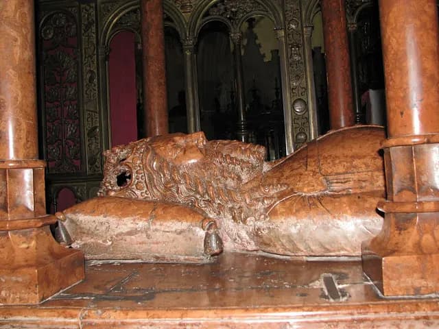 Grób Kazimierza Wielkiego: Co kryje królewska mogiła? Tajemnice