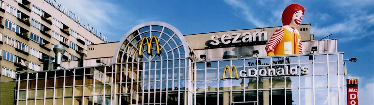 Kiedy był pierwszy McDonald's w Polsce? Oto zaskakujące fakty